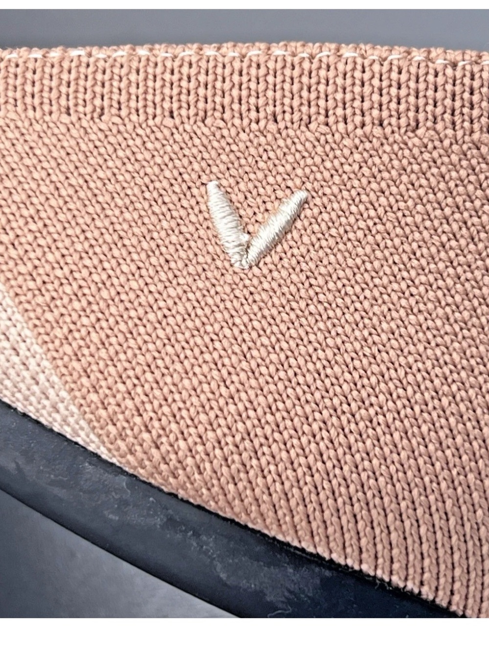 Vivaia Valencia pointed-toe V-cut knit ballet flat - Picture 9 of 9